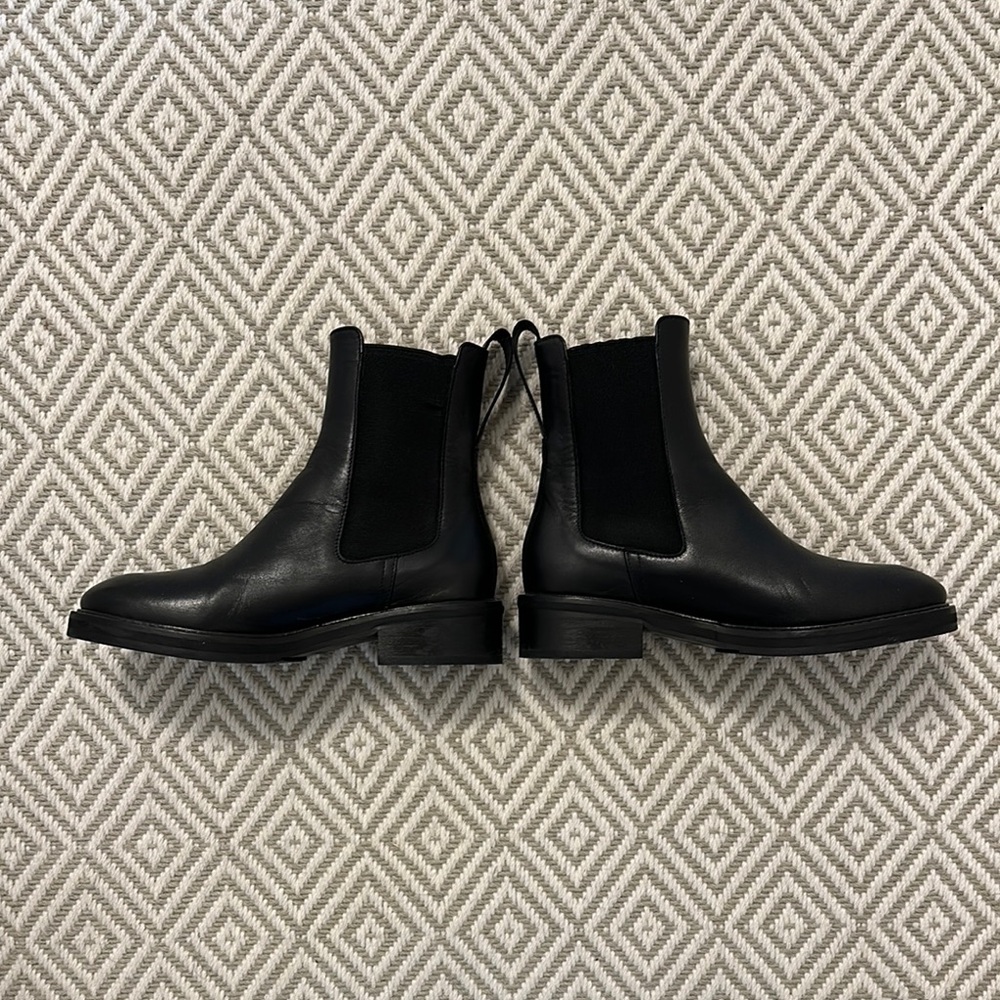Flattered BARELY WORN Black Leather Chelsea Boots